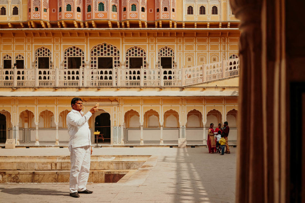 Besucher im Windpalast, Hawa Mahal in Jaipur, Rajasthan