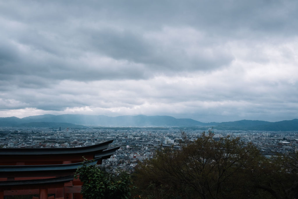 Blick über Kyoto vom Fushimi-Inari Schrein