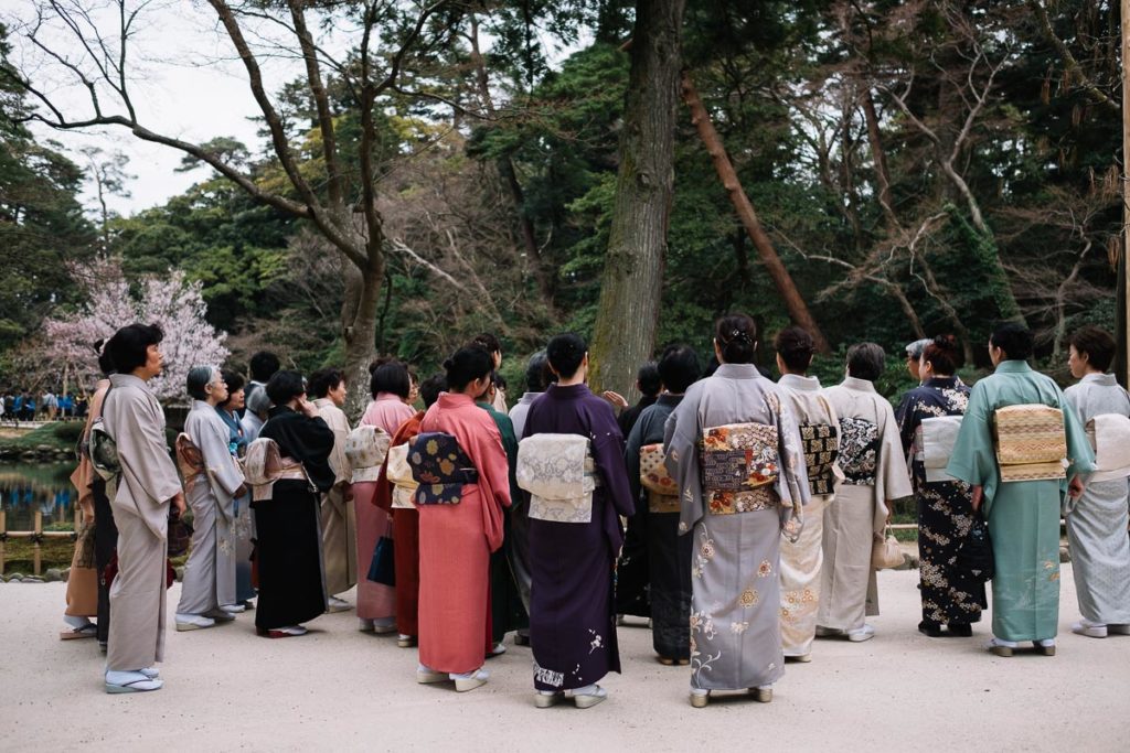 Frauen in traditionellen Kimonos in Kanazawa