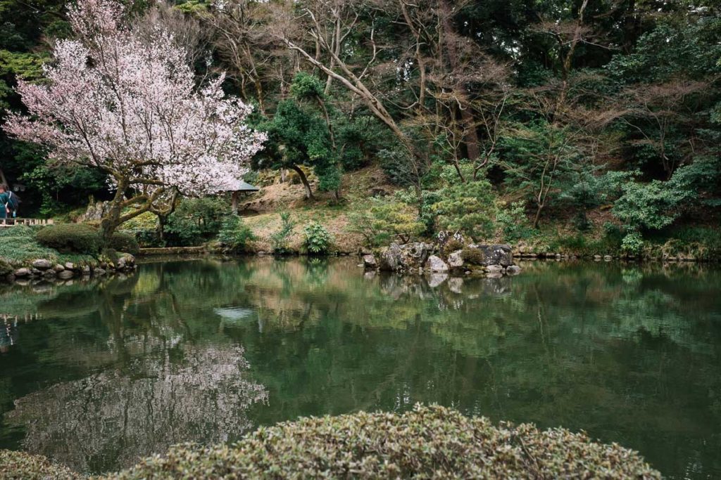 Teich im Park in Kanazawa