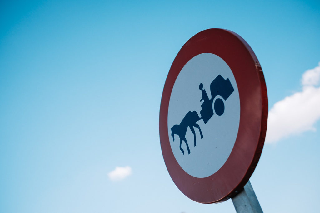 Straßenschild in Marrakesch.