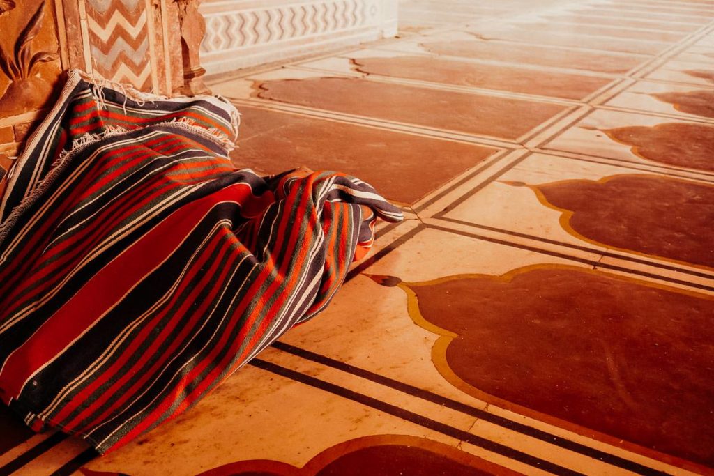 Moschee am Taj Mahal in Agra, Indien