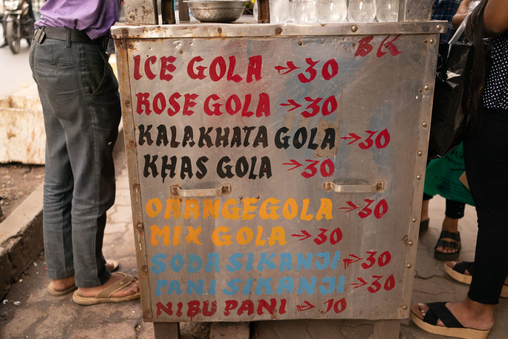Getränkestand in Kolkata, Sightseeing im Vorbeigehen.