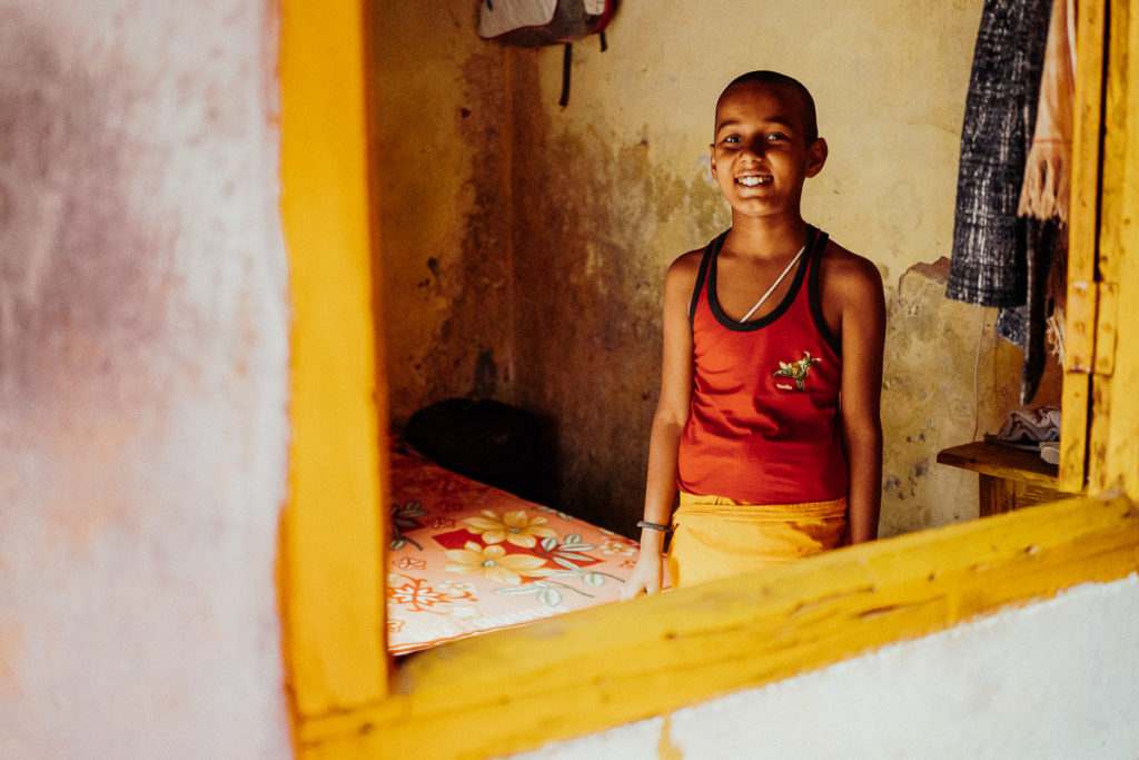 Klosterschüler beim Nepali. Tempel in Varanasi.