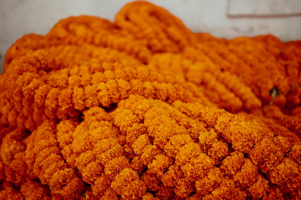 Blumenketten auf dem Flower Market in Kolkata.