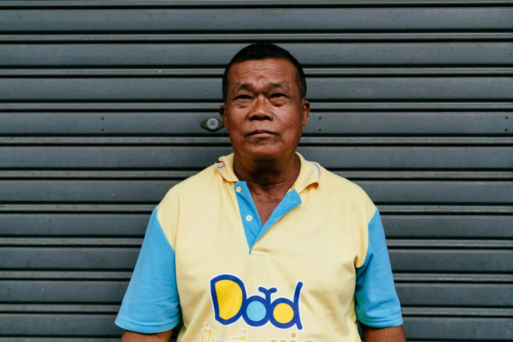 Porträt eines Mannes in Chinatown, Bangkok, Thailand