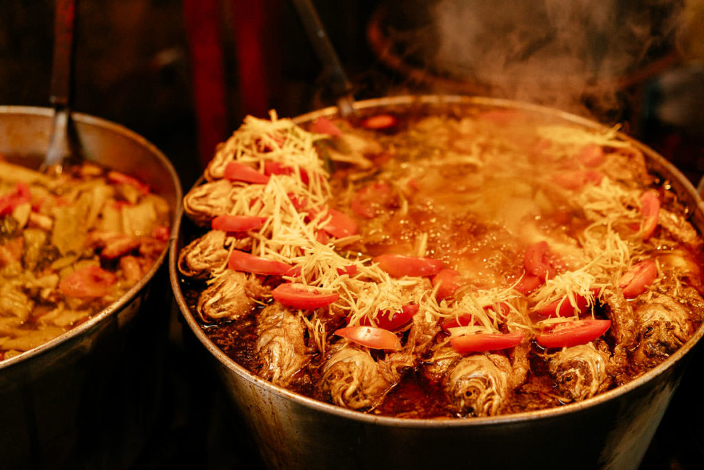 Streetfood in Chinatown, Bangkok: frittierter Fisch