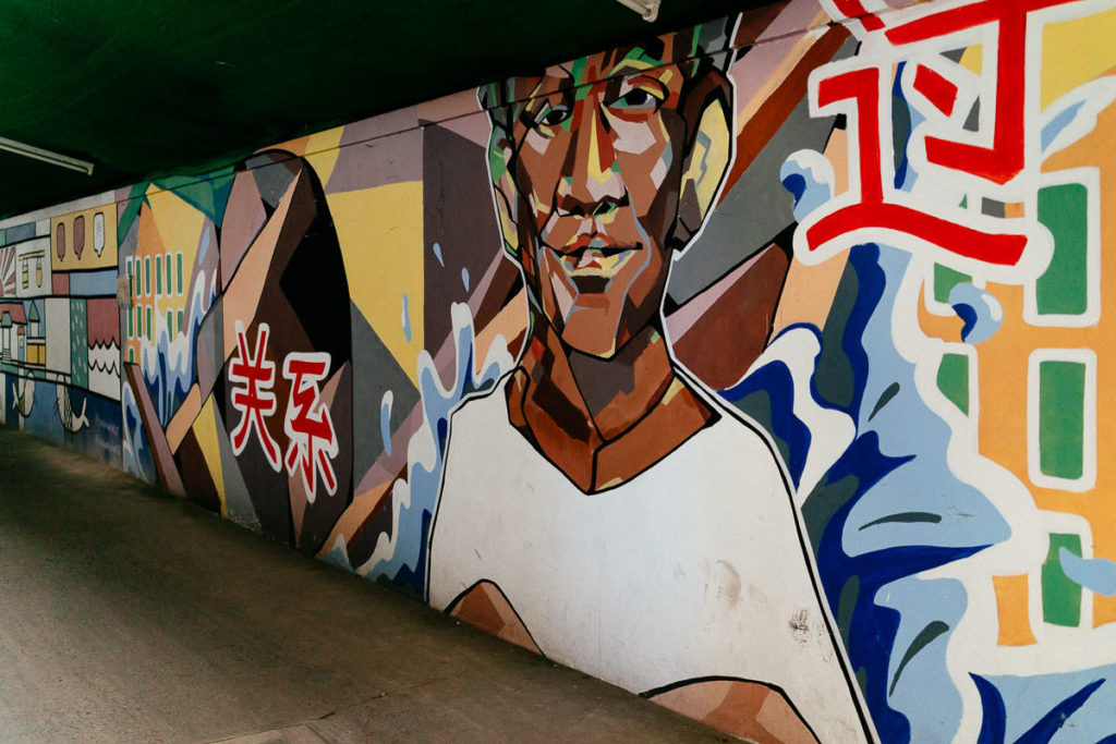 Wandmalerei in Talat Noi, wo sich eine künstlerische Szene seit einigen Jahren auftut.