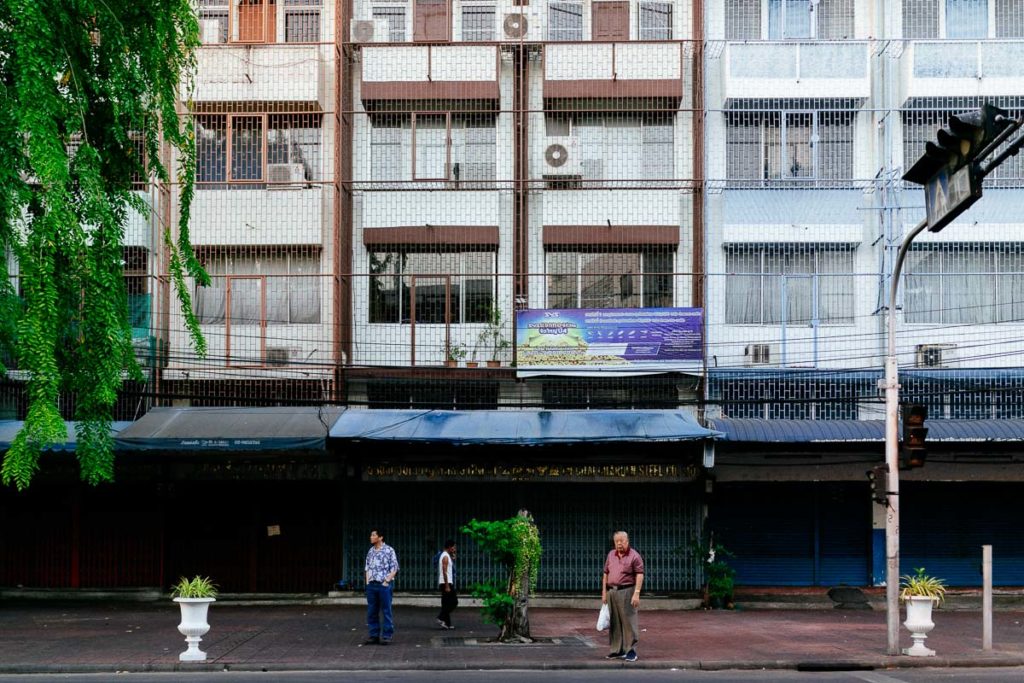 Hauptstraße im Viertel Talat Noi in Bangkok