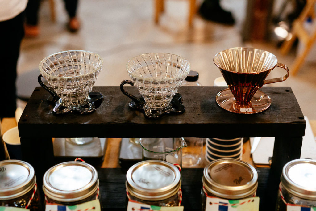 Kaffeefilter aus Glas und aus Bronze